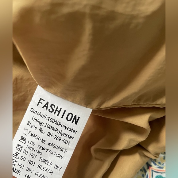 Women’s Fashion Brand Company Puffer Vest size XL - Picture 6 of 6